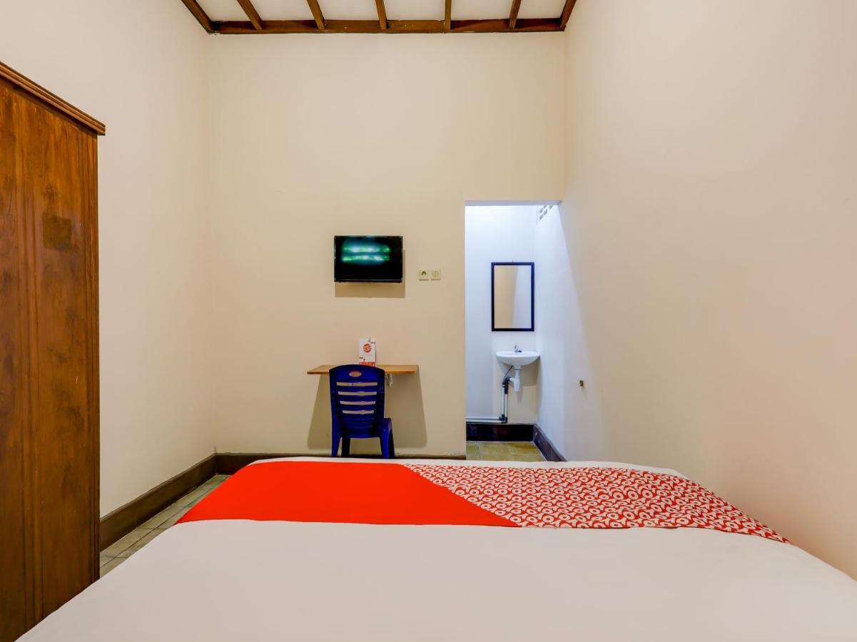 Oyo 90095 Indah Homestay Syariah Kejayan Exterior photo