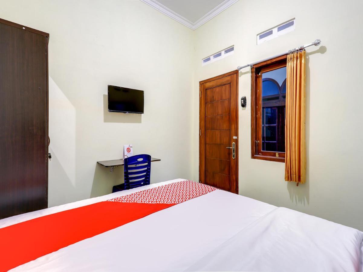 Oyo 90095 Indah Homestay Syariah Kejayan Exterior photo