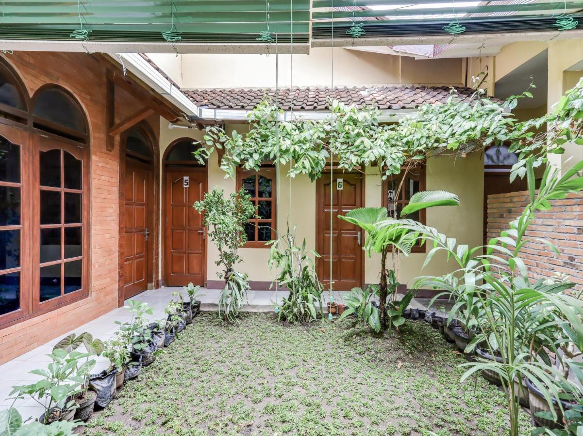 Oyo 90095 Indah Homestay Syariah Kejayan Exterior photo
