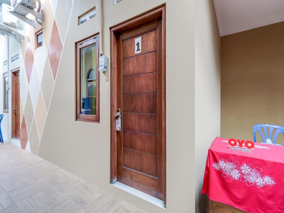 Oyo 90095 Indah Homestay Syariah Kejayan Exterior photo